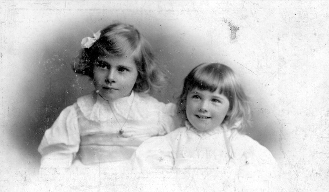 Nancy with her sister Elsbeth in 1892