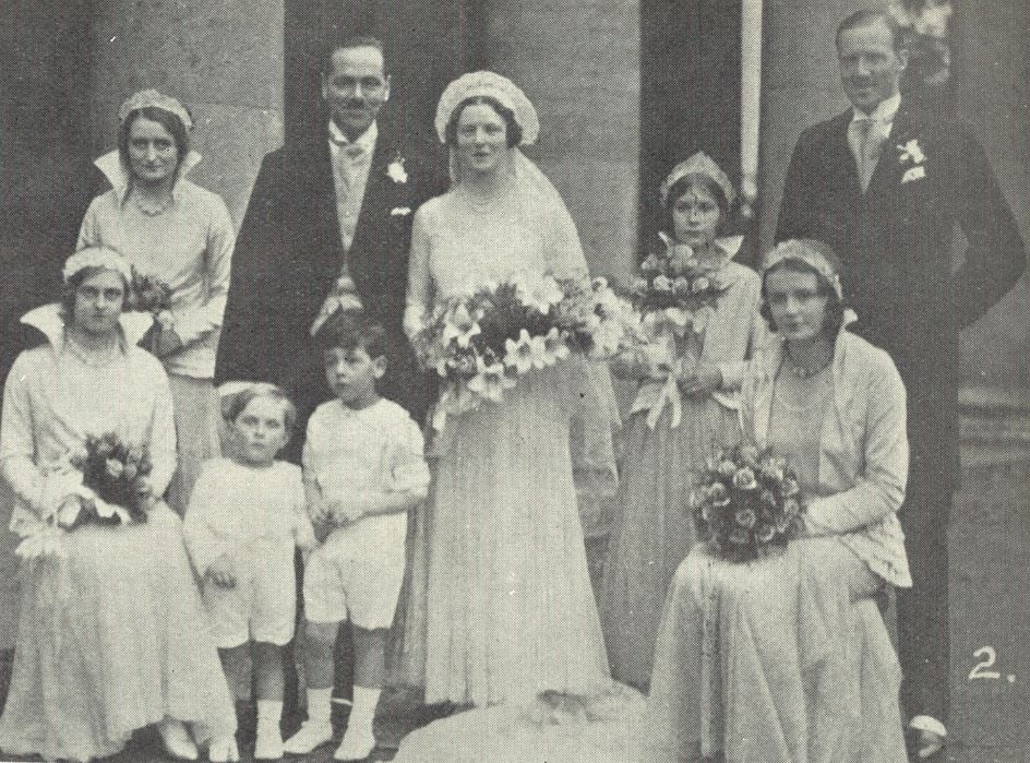 A 1930s wedding<br><small><i>Cheltenham Chronicle and Gloucestershire Graphic</i> 1 November 1930</small>